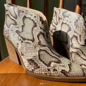 NEW Vince Camuto Snake Print Booties